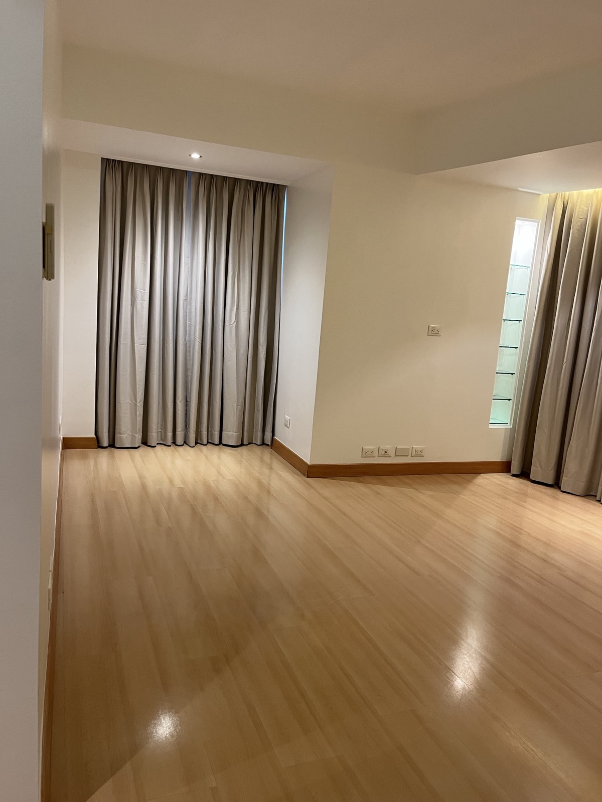 2br regent parkway for sale me0143